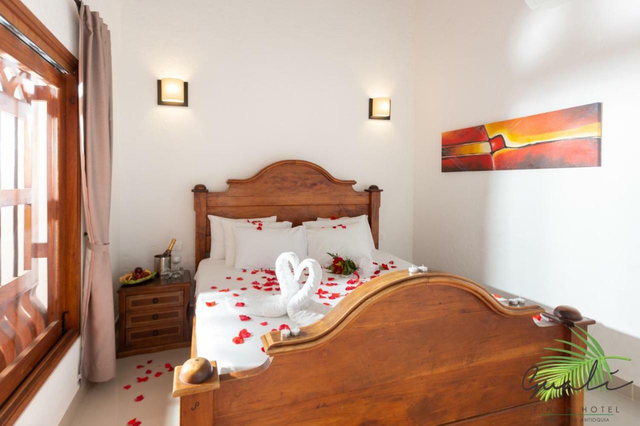 Finca Hotel Guali Santafe Санта Фе де Антиокия Екстериор снимка